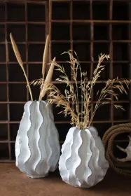 CERAMIC RUFFLE VASE - SMALL